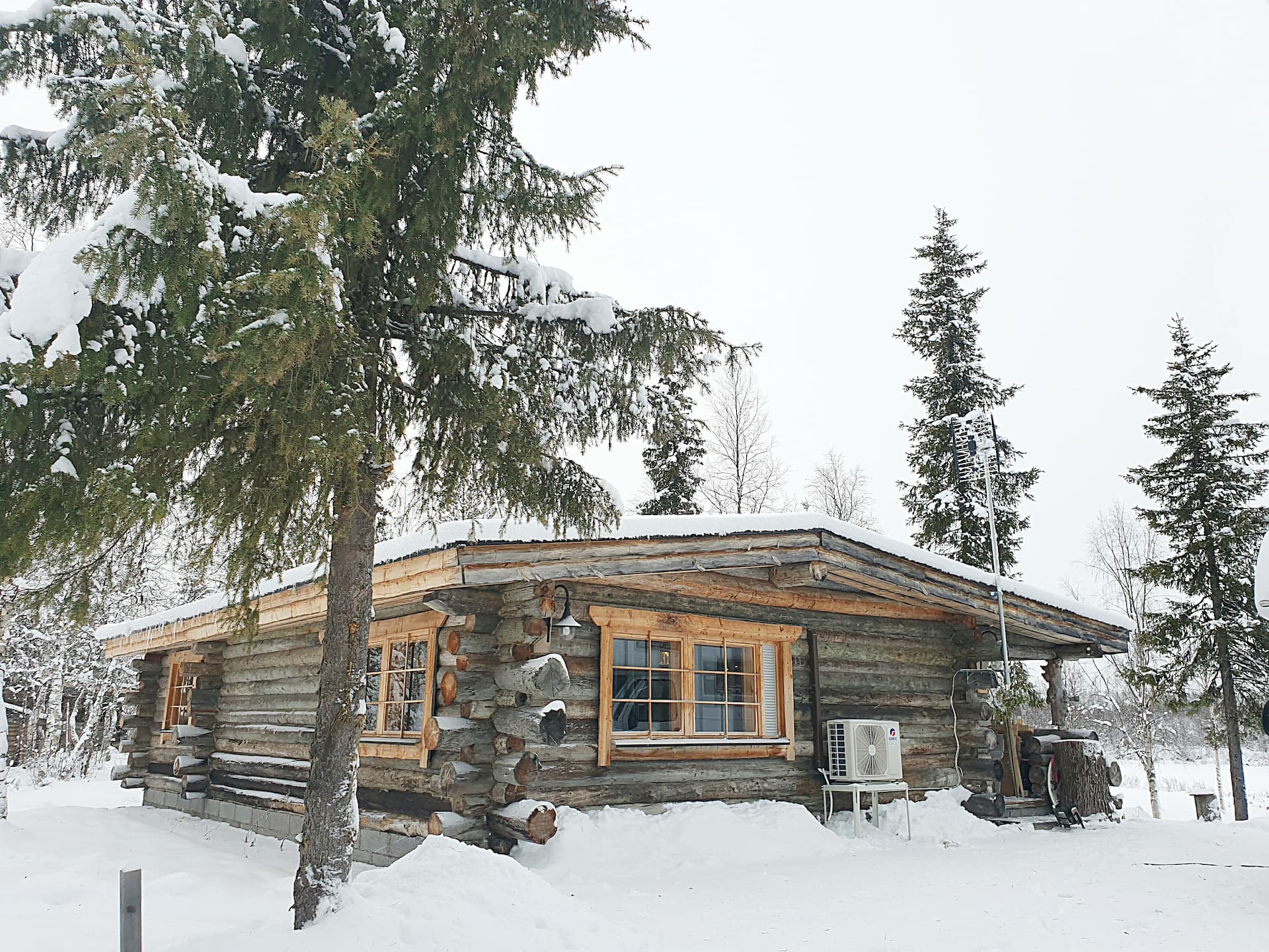 Aurora Ounas cottage 2 by river