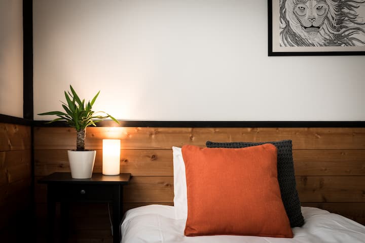 מרווח ונוח (חדר עם 2 מיטות יחיד)