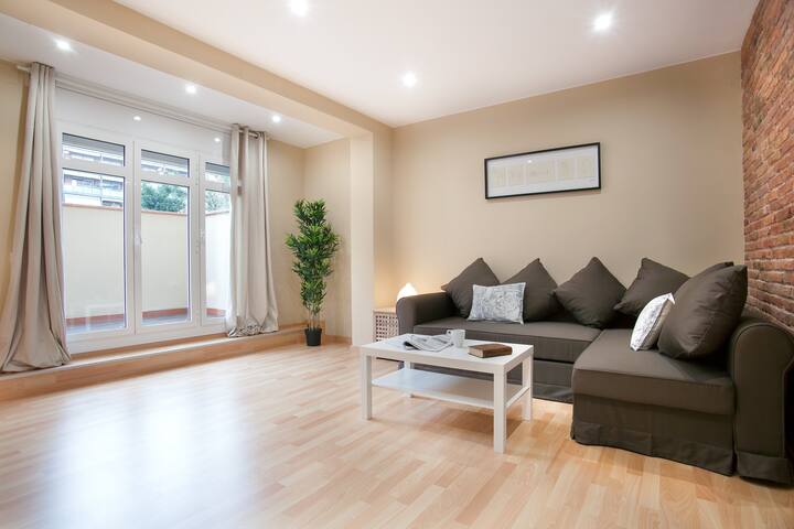 BBarcelona Sagrada Familia with terrace 02 gallery image 3