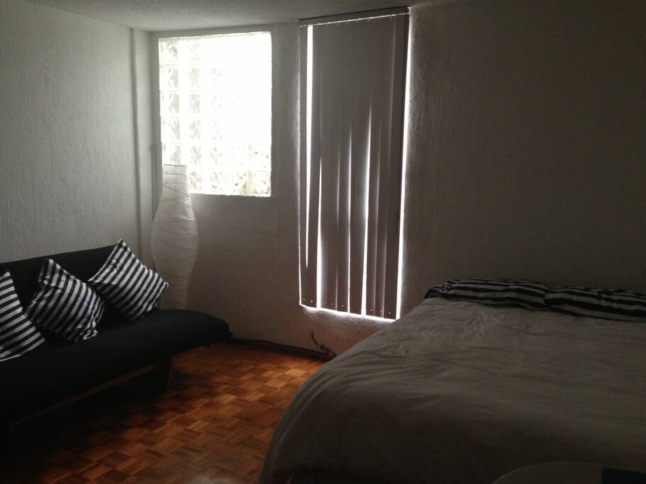 2o Cuarto con cama matrimonial y sofa cama