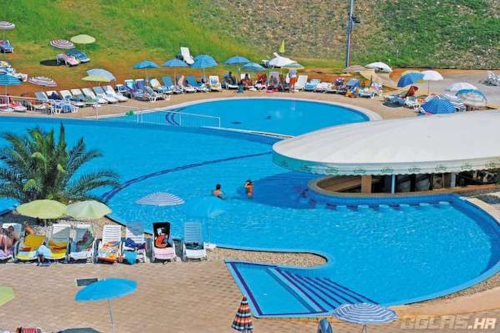 swimming pool 300 m from the building