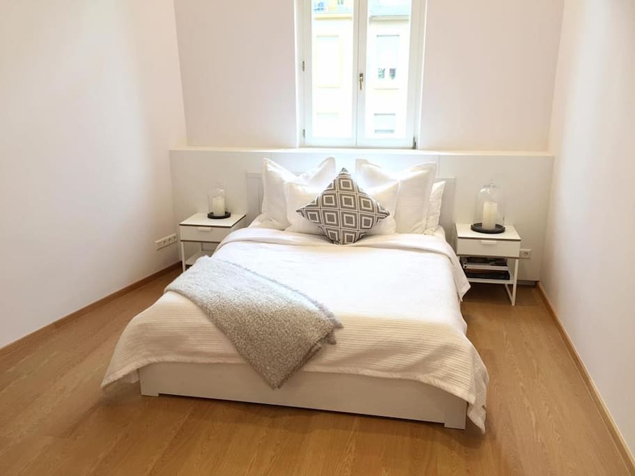 Guest Bedroom - Queen size bed with bamboo soft bedding providing a relaxing stay