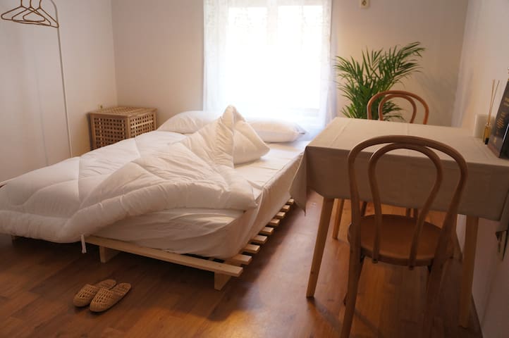 korean modern house. 5mins Hongdae stn 홍대 연남동 서울