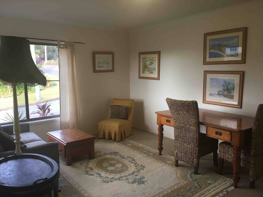 lounge/dining