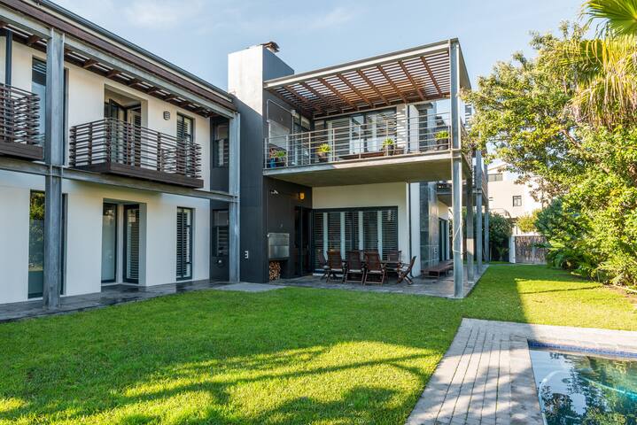 Gathering Friends in Comfort and Deluxe gallery image 3