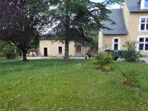 SMALL CHARACTER HOUSE, locality "LES PLANTES"