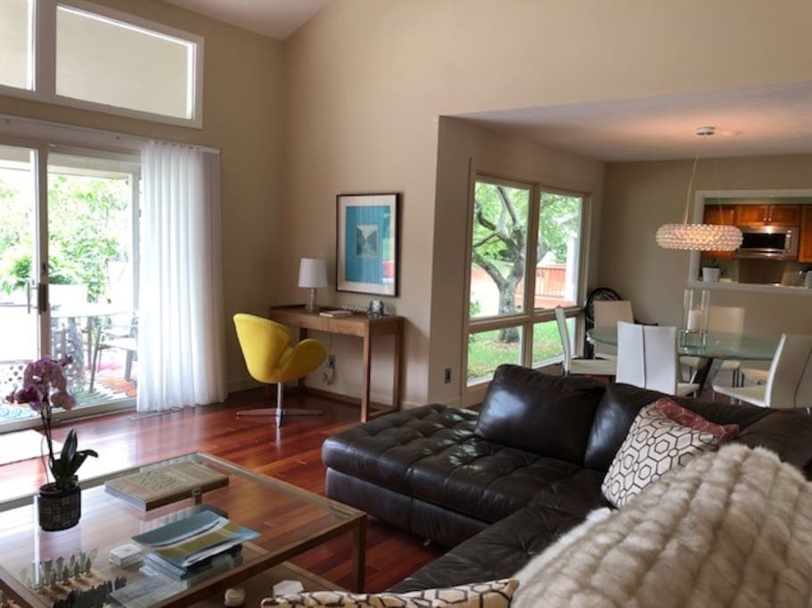 Living Room (opens to Golf Course)
