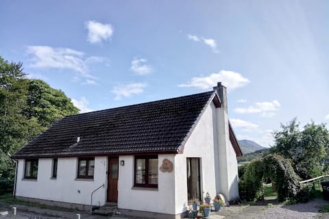 Cottage w. garden. Nice views on Loch & Mountains