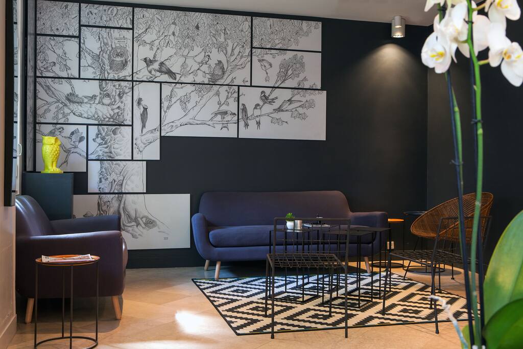 L'espace salon de l'hôtel pour se détendre