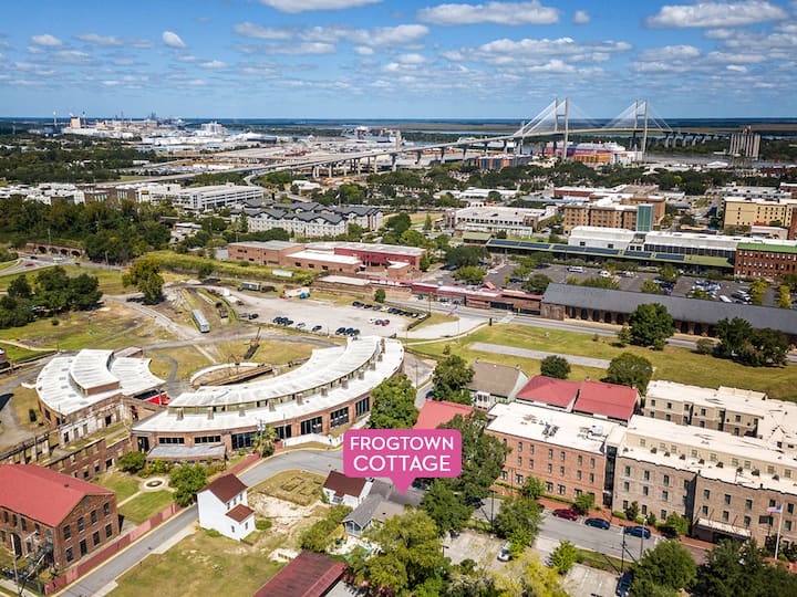 Historic Savannah, Frogtown Cottage, Pool, Pets OK Houses for Rent in Savannah,