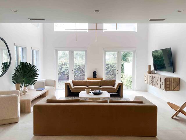 Sunset view Victoria Park TH walk to Las Olas gallery image 3