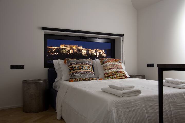 New Management ! penthouse with spectacular views gallery image 2