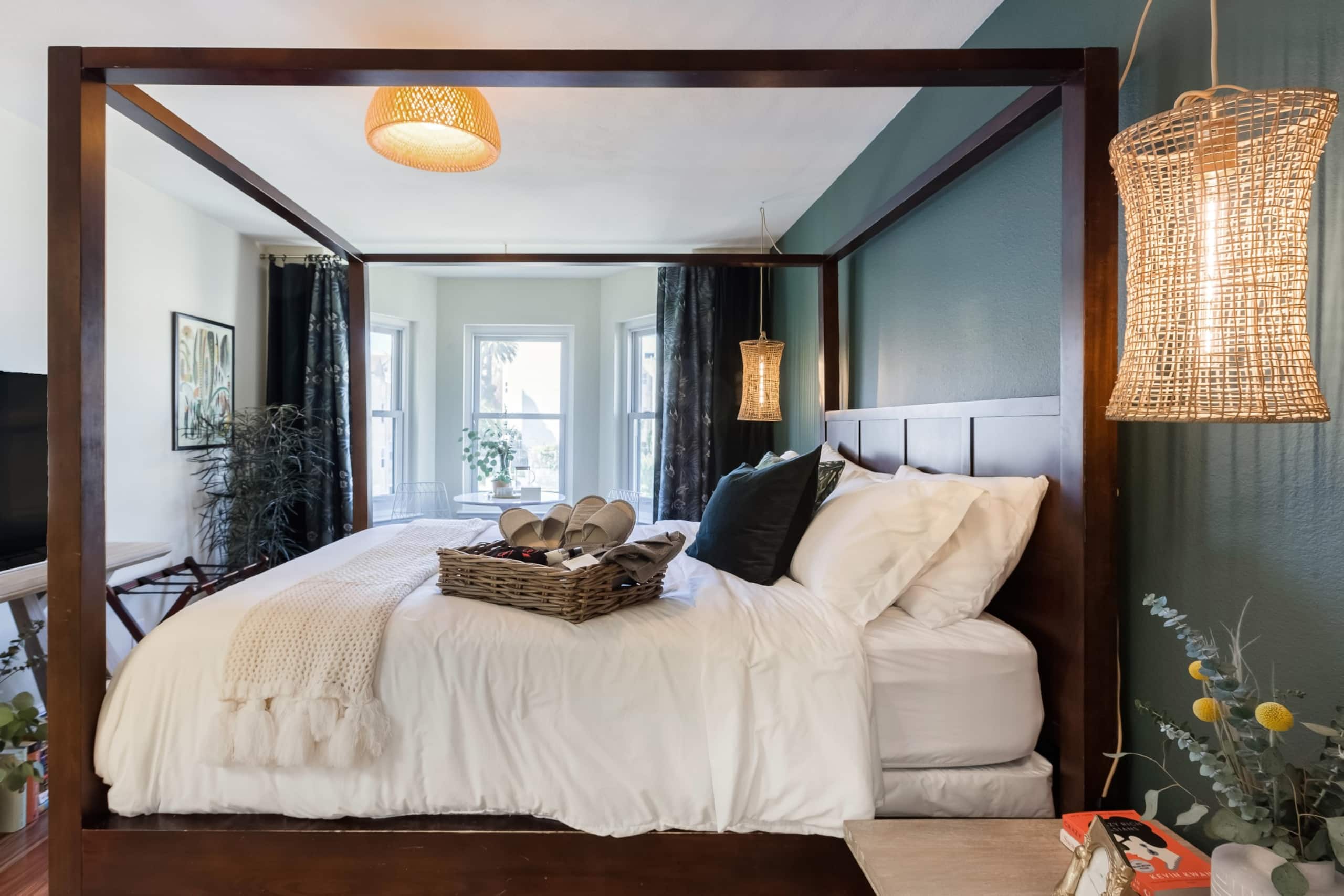 Condo in San Francisco · ★4.97 · 2 bedrooms · 2 beds · 2 baths - Image 15