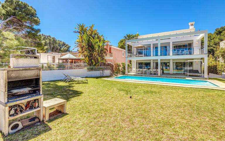 Villa en Primera línea de playa con piscina-12 Pax gallery image 3