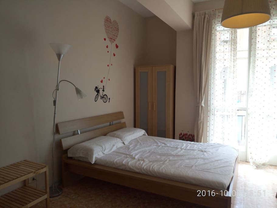 Bedroom (picture 1)