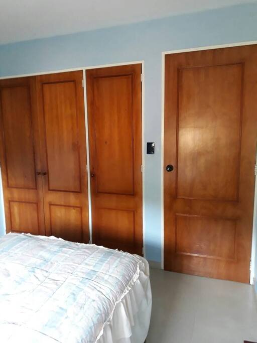 Closets del cuarto de huéspedes