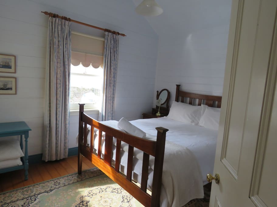 Bedroom 1 with queen size bed