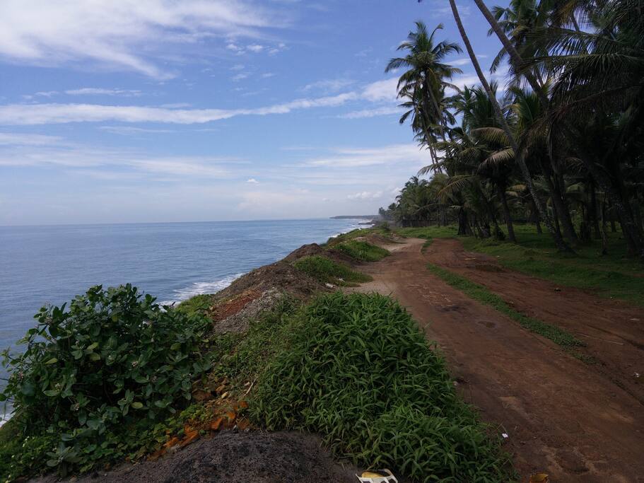 a beautiful walk on the cliff awaits you...