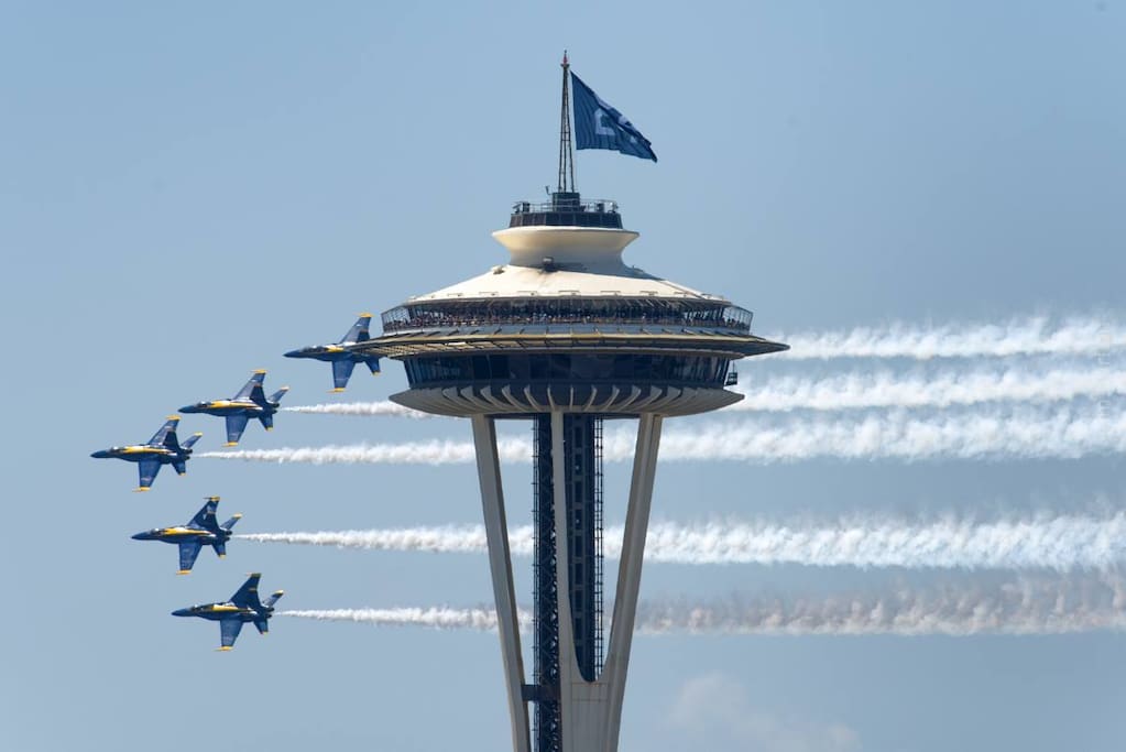 15 Minute walk to Space Needle