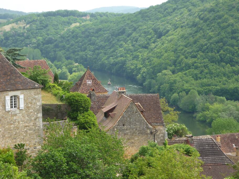 la vue de la maison sur la vallée de la Dordogne
