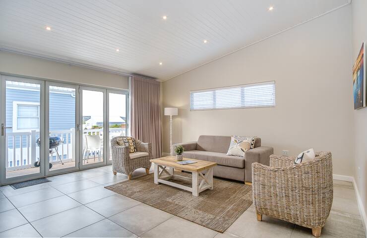 Fork West Holiday Apartment 1 -Sea & Mountain View
