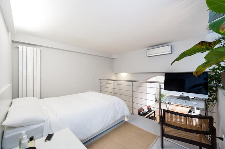 غرفة نومي في الطابق الثاني.