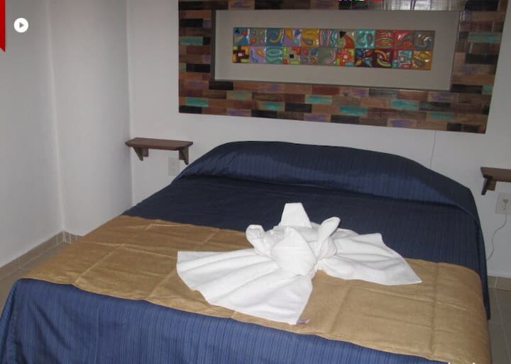 Comfy king size bed, fresh linen and towel service