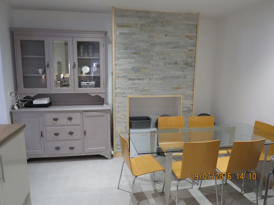 Brand new kitchen / diner with all appliances and kitchenware needed!