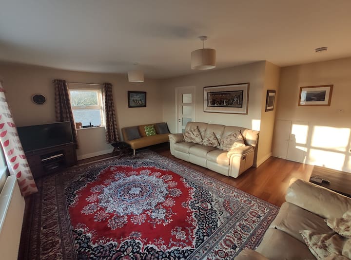 Tranquil, Riverfront Five-bedroom Country House - Tramore