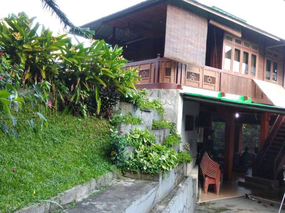Rumah Adat Minahasa(Spacious Villa) - Villas for Rent in 