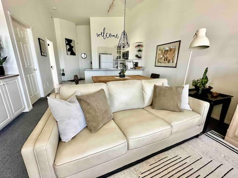 Popular Airbnb listing: Hoodoo Lookout|Mountain View|Top Floor in East Kootenay F