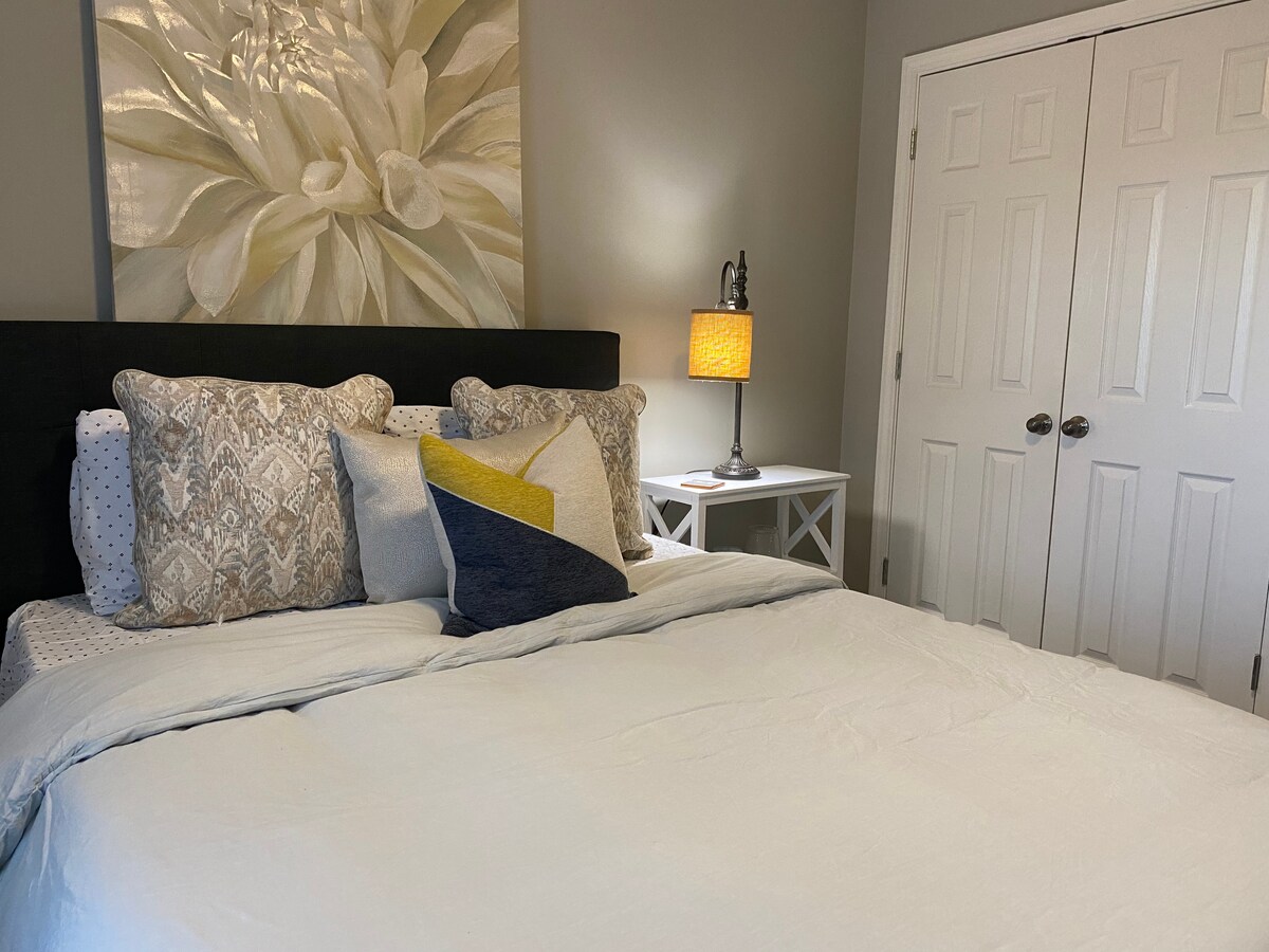 标准双人床卧室大衣橱 