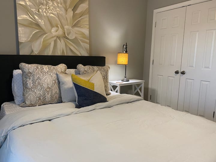 Დედოფლის საძინებლის დიდი კარადა 