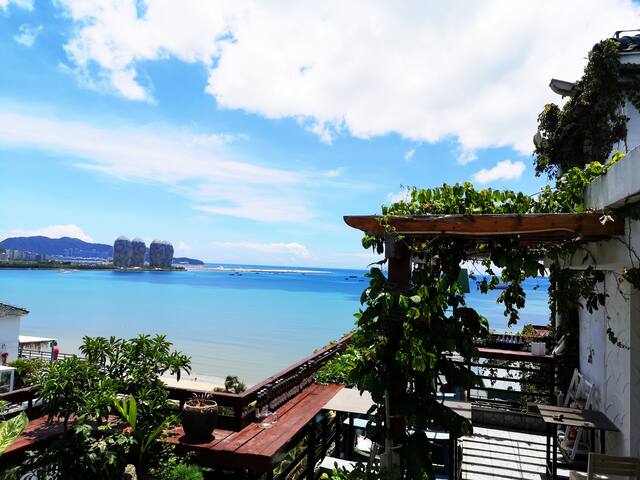 三亚湾椰梦长廊海岸飘窗大床房一室0厅海月广场近海步行一分钟到海边