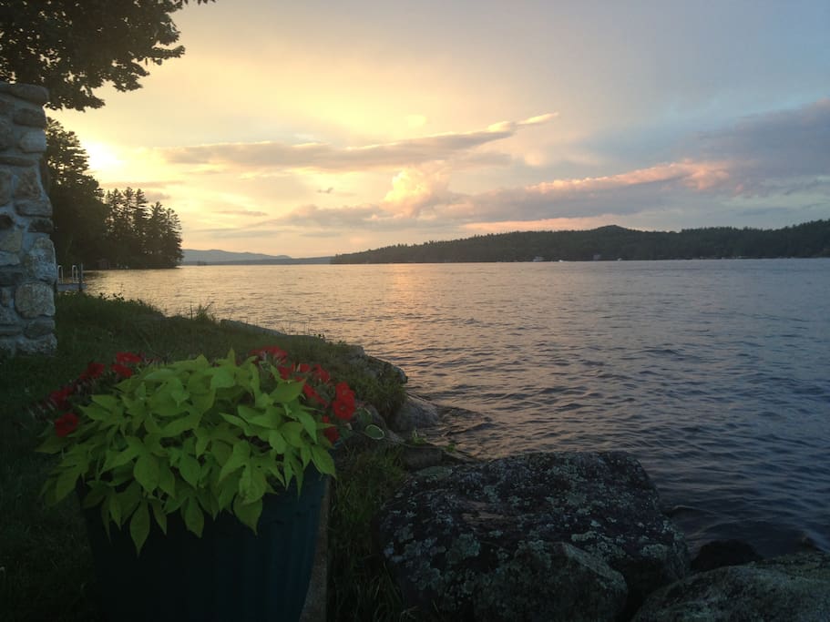 Beautiful lakefront cottages on the shore of Lake Winnipesaukee in Alton Bay NH