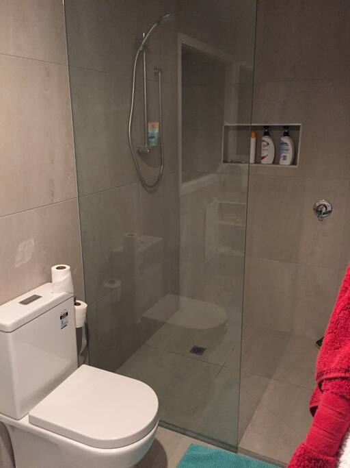 en-suite to master bed room