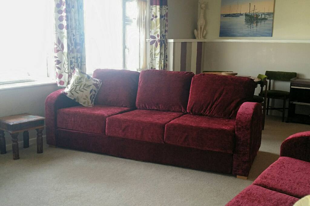 lounge/dining room
