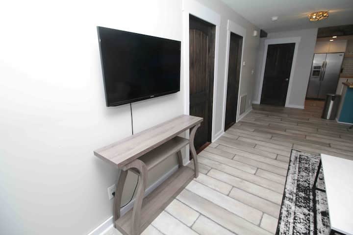 Noda Renovated Home-walk 2 Light Rail-pet Friendly - Charlotte, NC