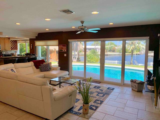 “Super Paradise” Pool, Tiki-Hut and Waterview! gallery image 5