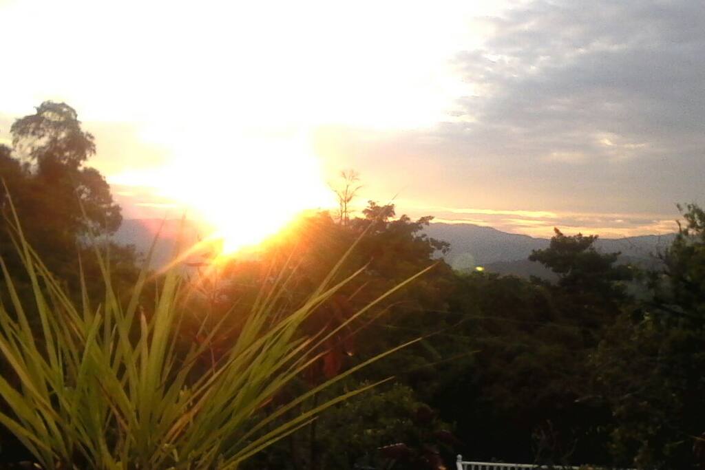 Atardecer desde la finca Buenos Aires, cada paisaje en la mañana tarde noche es sin igual.