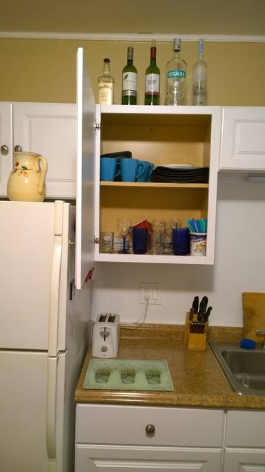 Kitchen supplies available for use. Drinks available in the fridge for purchase