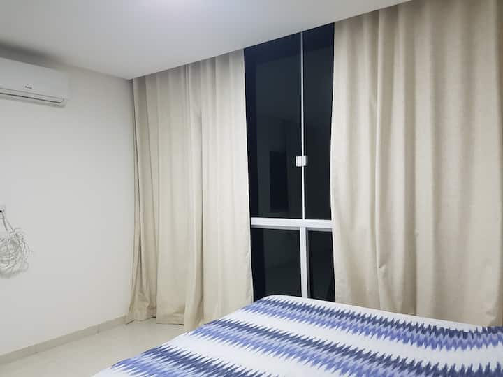 ห้องมาสเตอร์สวีทในเวลากลางคืน