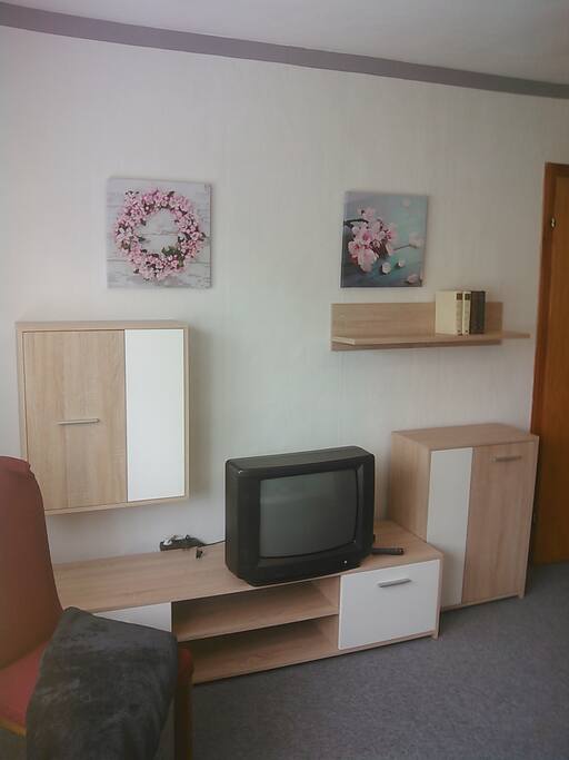 Wohnwand in Zimmer 1