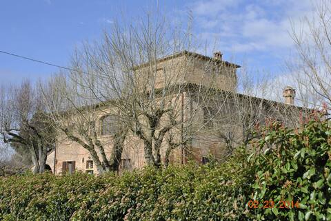 old farmhouse in tuscany