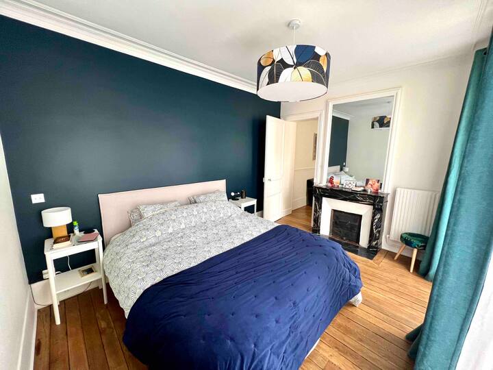 Glavna spavaća soba. Vrlo mirno okruženje (unutarnje dvorište zgrade)