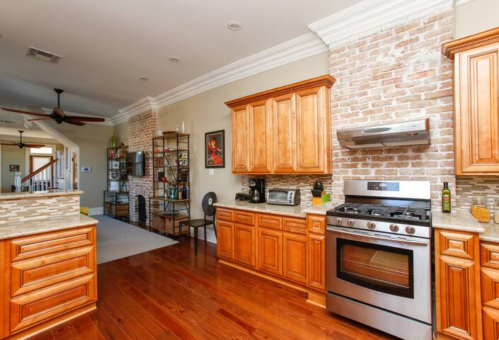 Magazine St. Charm – Safe Area gallery image 5