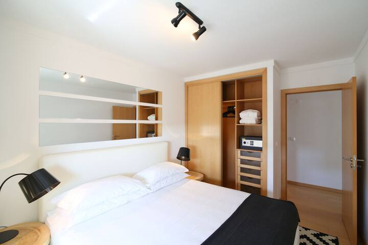 All services included! Two Bedroom apt City view gallery image 5