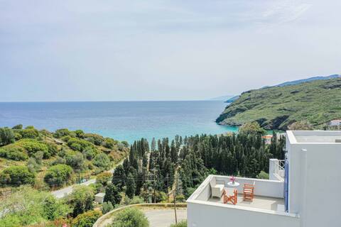 Top-Floor, Seaside & Modern Flat #1 near Chora