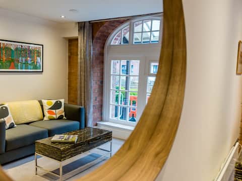 Top performing Airbnb: Boutique City Centre Studio-Free On-Site Parking in Heslington