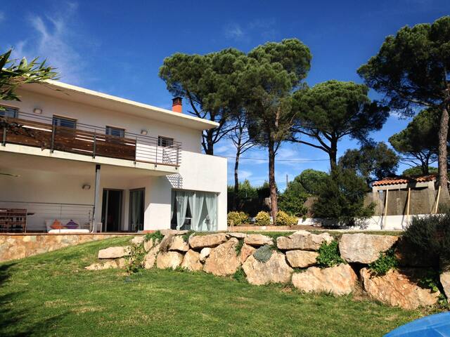 MODERN VILLA IN COSTA BRAVA gallery image 2